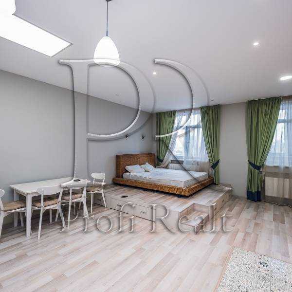 Продажа 1-комнатной квартиры 52 м², Жилянская ул., 118