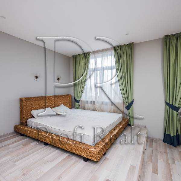 Продажа 1-комнатной квартиры 52 м², Жилянская ул., 118