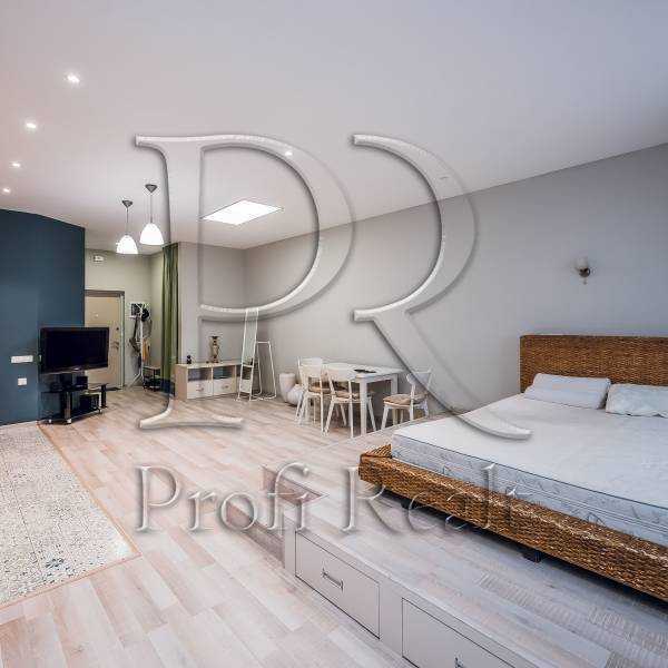 Продажа 1-комнатной квартиры 52 м², Жилянская ул., 118