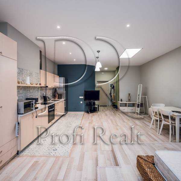 Продажа 1-комнатной квартиры 52 м², Жилянская ул., 118