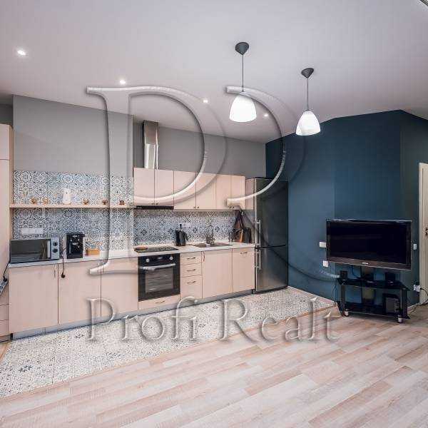 Продажа 1-комнатной квартиры 52 м², Жилянская ул., 118