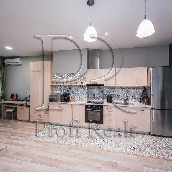 Продажа 1-комнатной квартиры 52 м², Жилянская ул., 118