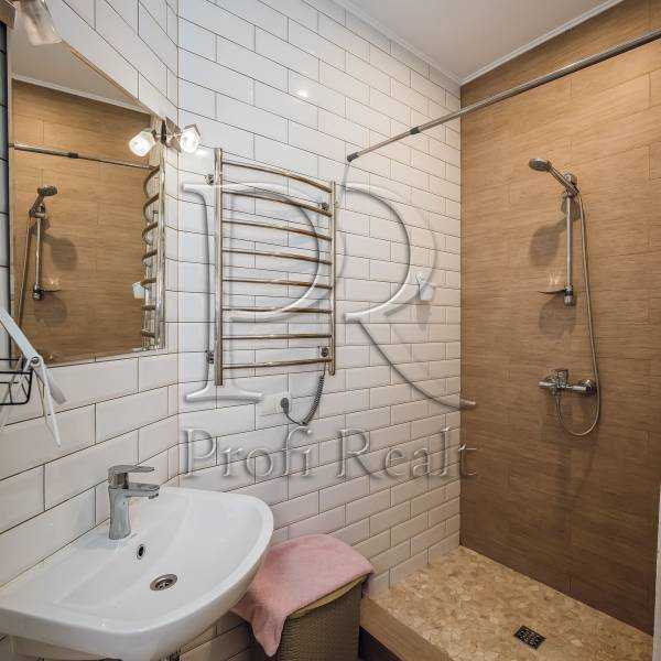 Продажа 1-комнатной квартиры 52 м², Жилянская ул., 118