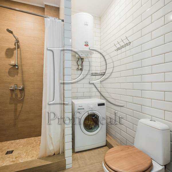 Продажа 1-комнатной квартиры 52 м², Жилянская ул., 118