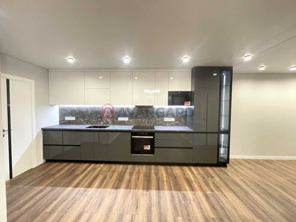 Продажа 2-комнатной квартиры 78 м², Михаила Максимовича ул., 32б