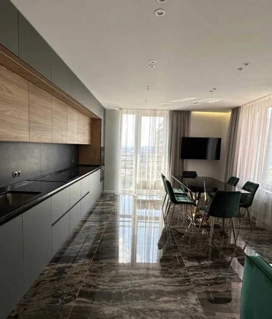 Продажа 3-комнатной квартиры 83 м², Днепровская наб., 18А