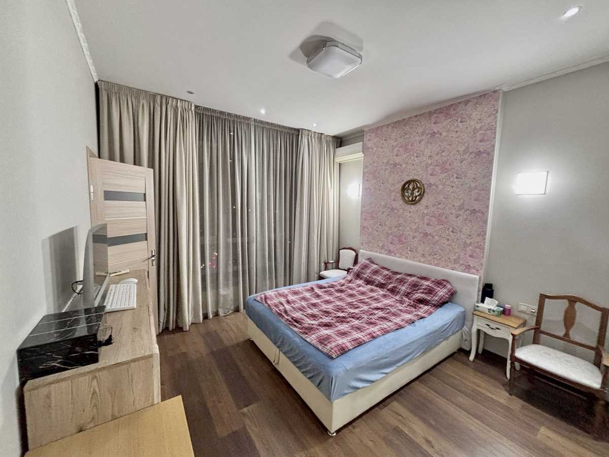 Продажа 1-комнатной квартиры 46 м², Жилянская ул., 118