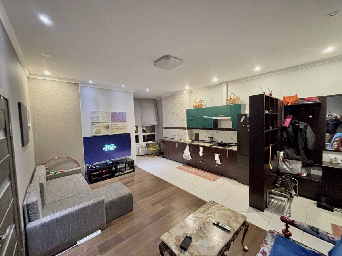 Продажа 1-комнатной квартиры 46 м², Жилянская ул., 118