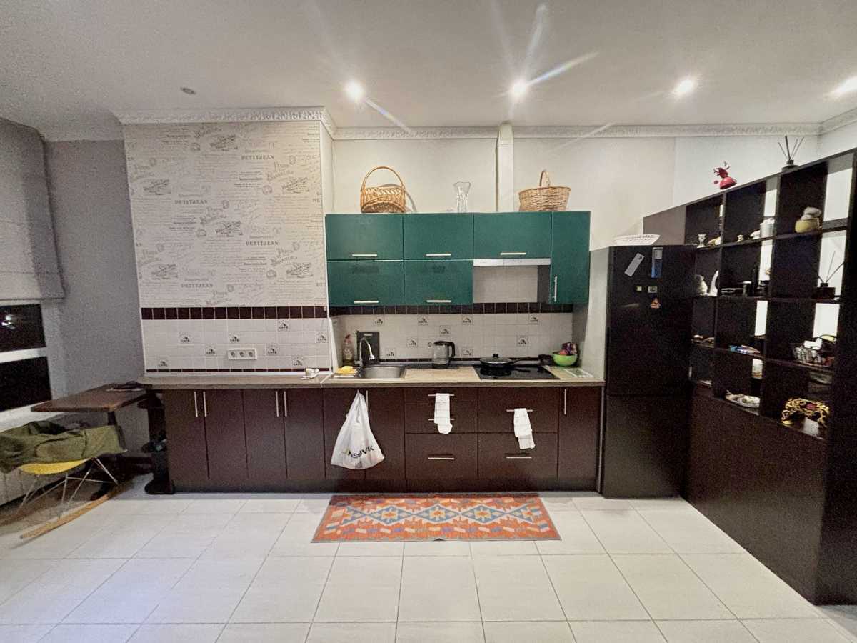 Продажа 1-комнатной квартиры 46 м², Жилянская ул., 118