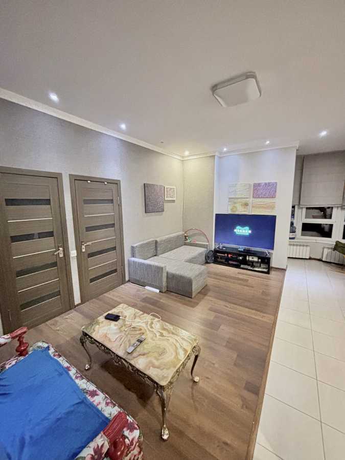 Продажа 1-комнатной квартиры 46 м², Жилянская ул., 118