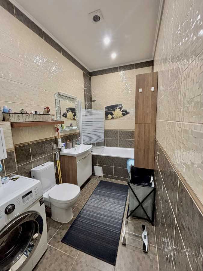 Продажа 1-комнатной квартиры 46 м², Жилянская ул., 118