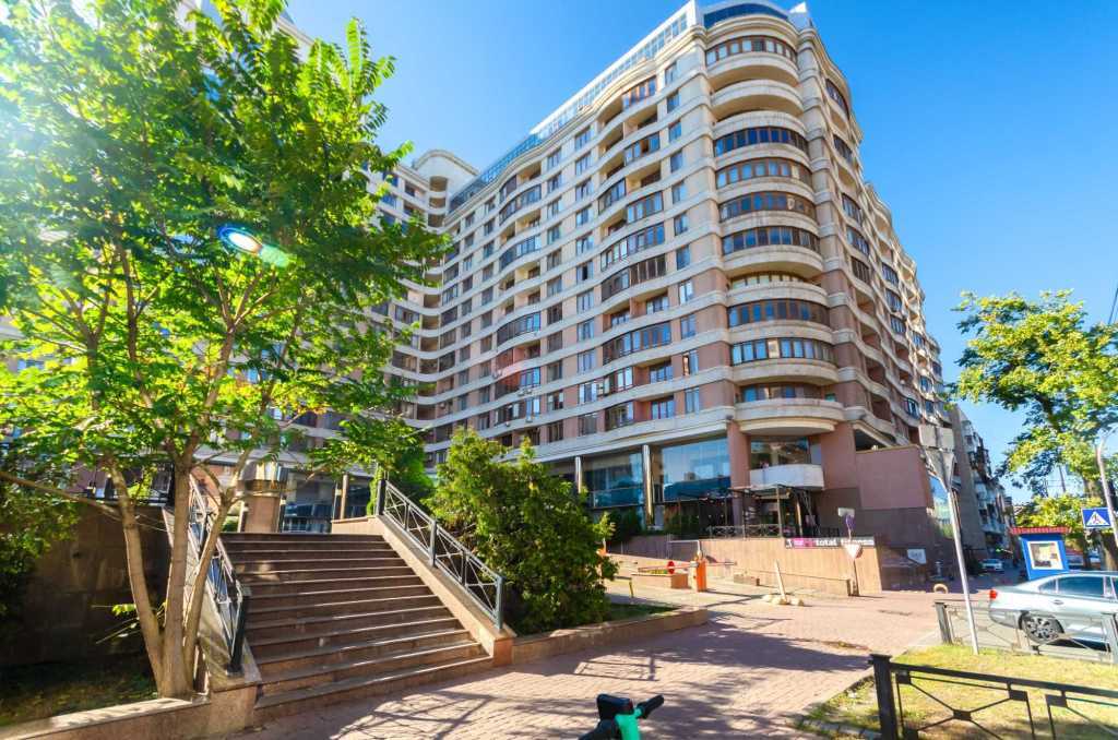 Аренда 1-комнатной квартиры 67 м², Жилянская ул., 59