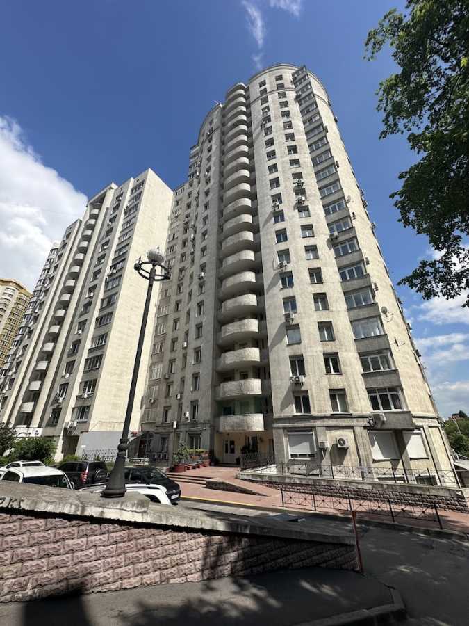 Продажа 4-комнатной квартиры 145 м², Голосеевский просп., 68