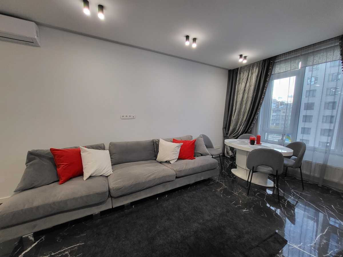 Оренда 2-кімнатної квартири 93 м², Саперне Поле вул., 5А