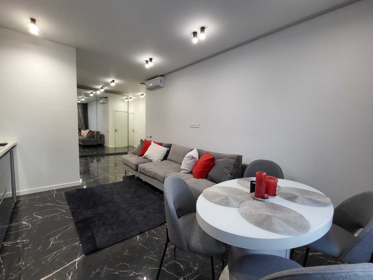 Оренда 2-кімнатної квартири 93 м², Саперне Поле вул., 5А