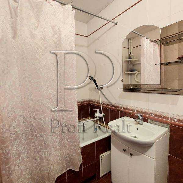 Продаж 2-кімнатної квартири 44 м², Річна вул., 3