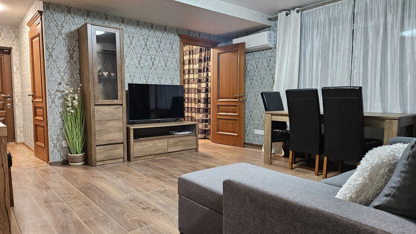 Оренда 3-кімнатної квартири 70 м², Дмитрівська вул., 96-98