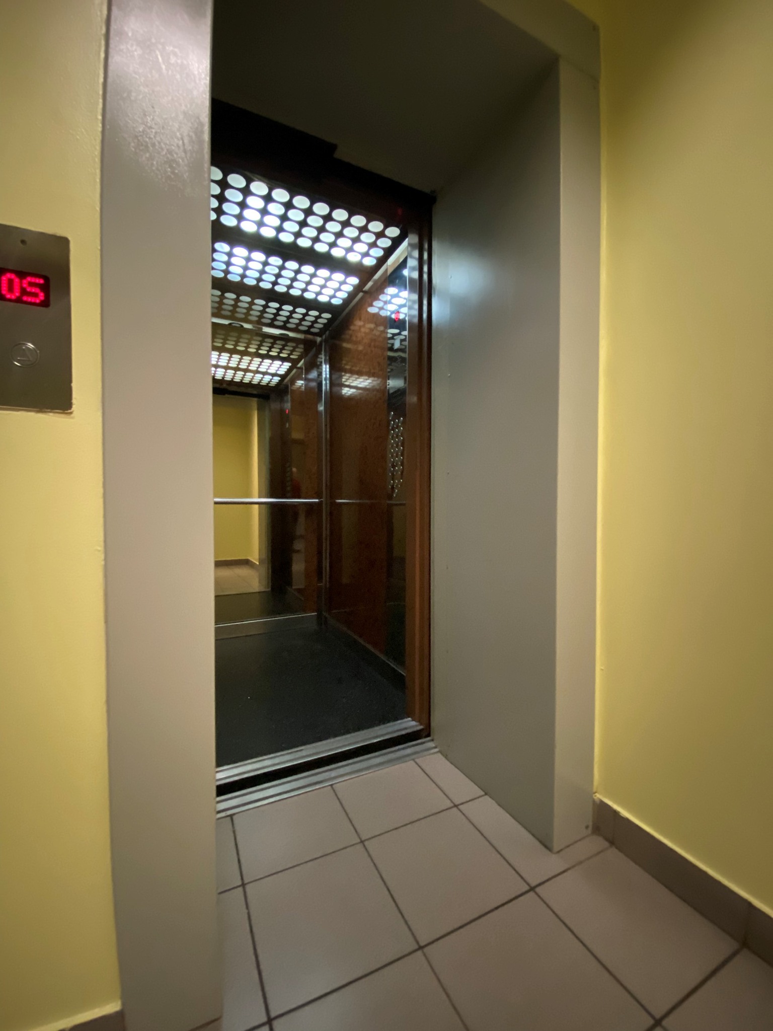 Оренда кімнати/частини квартири, Оксамитова вул.