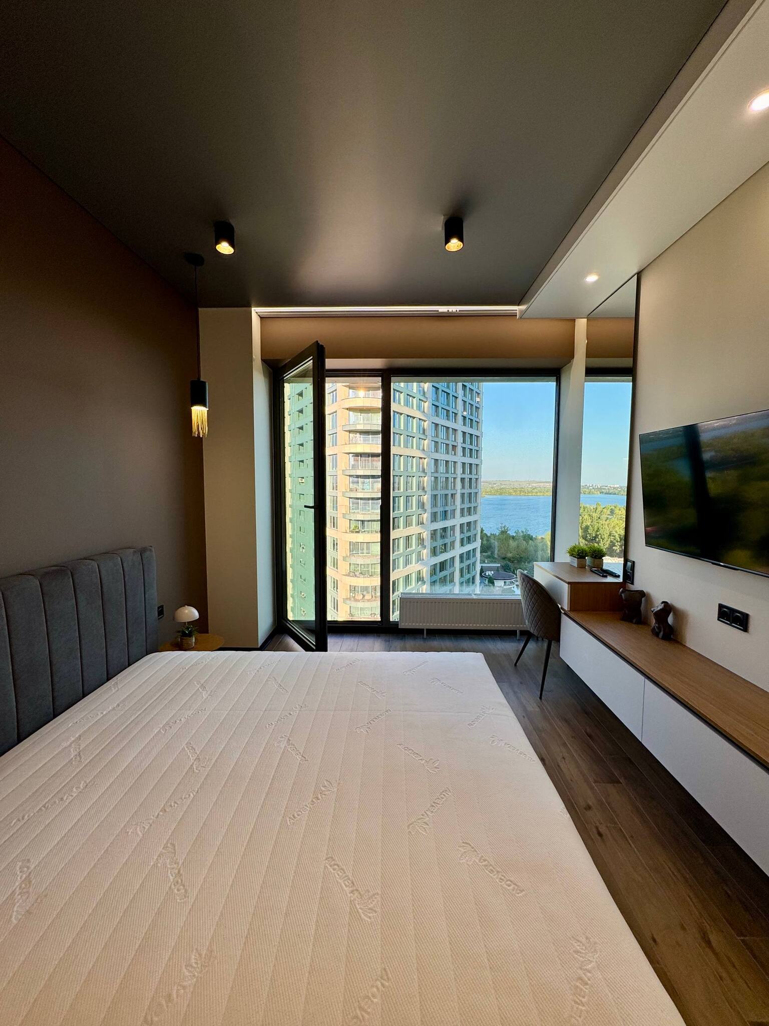 Продаж 2-кімнатної квартири 50 м², Набережна Перемоги вул., 9Б