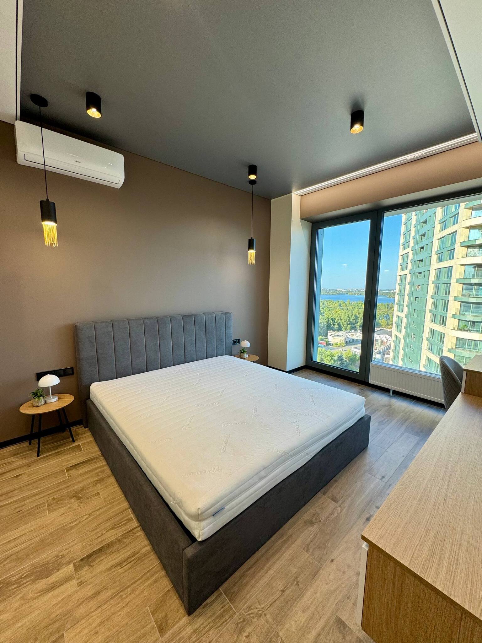 Продаж 2-кімнатної квартири 50 м², Набережна Перемоги вул., 9Б