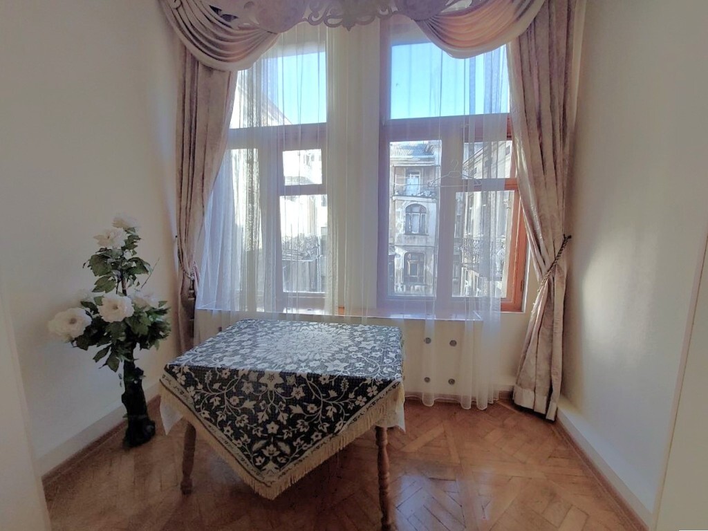 Оренда 3-кімнатної квартири 97 м², Дерибасовская вул., 31