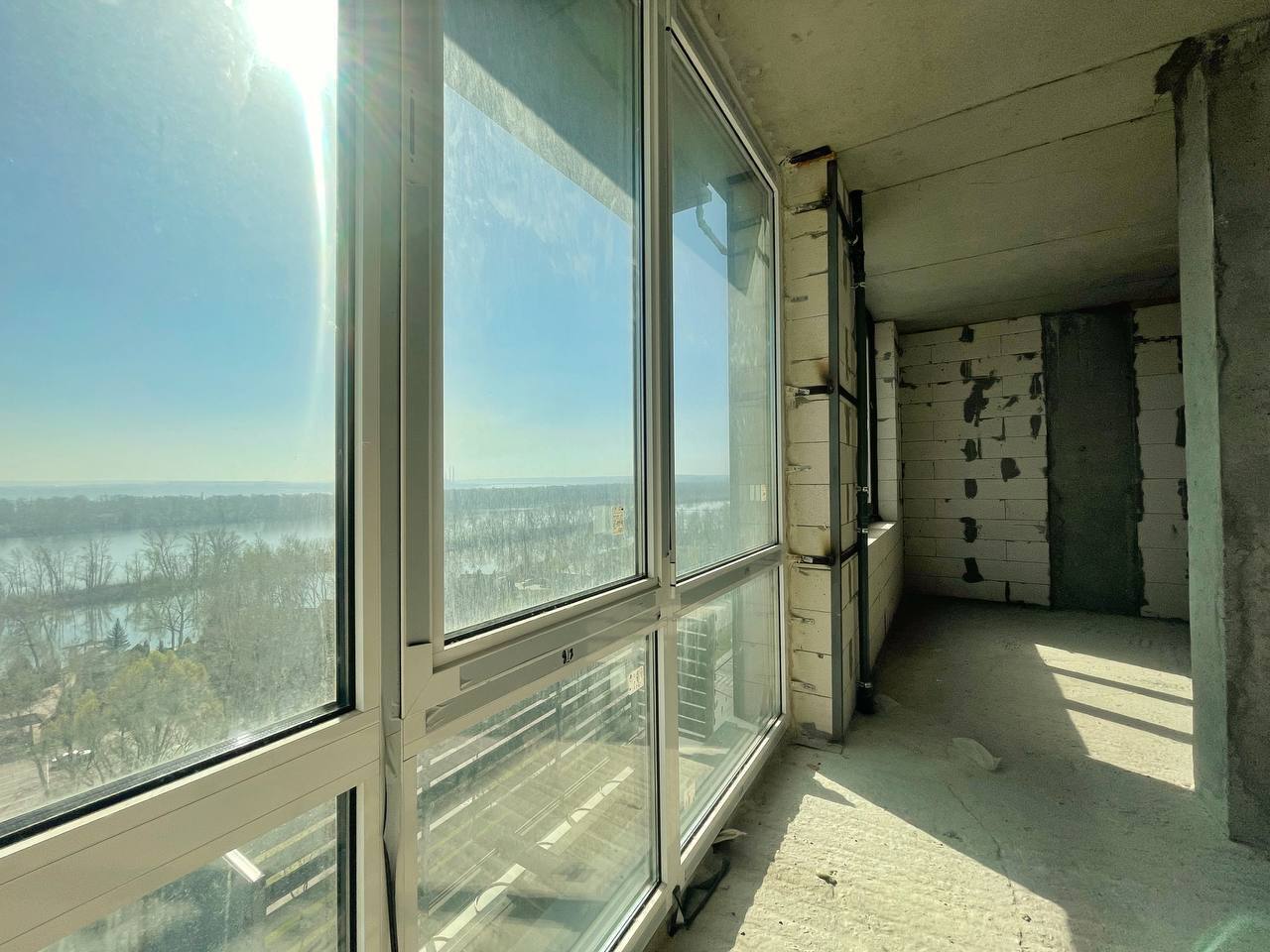 Продажа 2-комнатной квартиры 57 м², Набережная Победы ул.