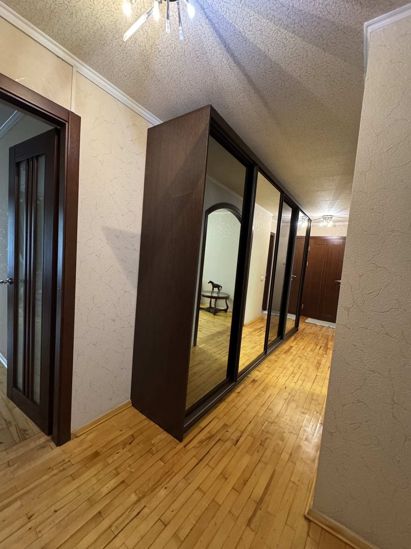 Продаж 3-кімнатної квартири 68 м², Менахем-Мендл Шнеєрсона вул.