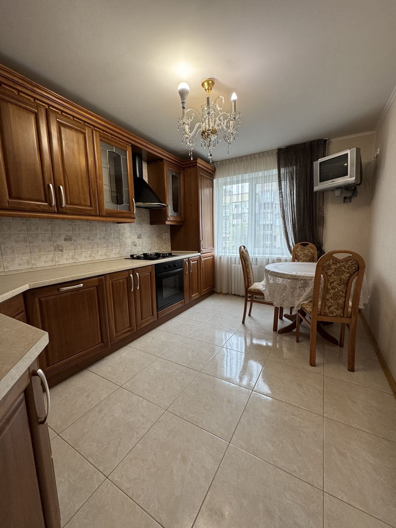 Продаж 3-кімнатної квартири 68 м², Менахем-Мендл Шнеєрсона вул.