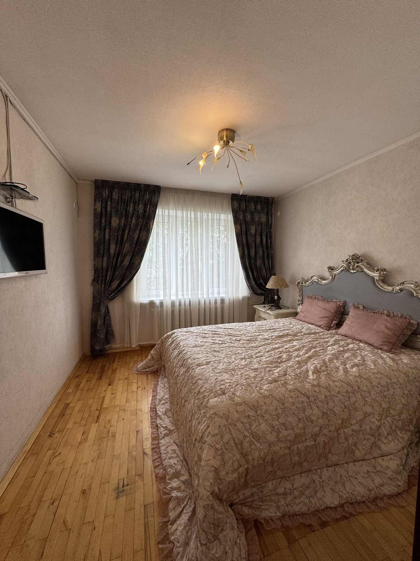 Продаж 3-кімнатної квартири 68 м², Менахем-Мендл Шнеєрсона вул.