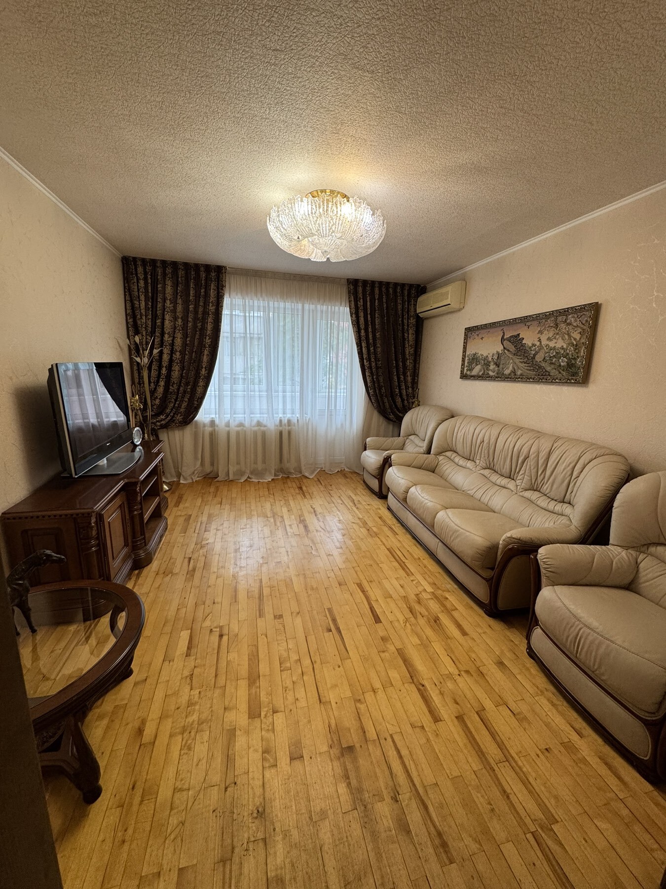 Продаж 3-кімнатної квартири 68 м², Менахем-Мендл Шнеєрсона вул.