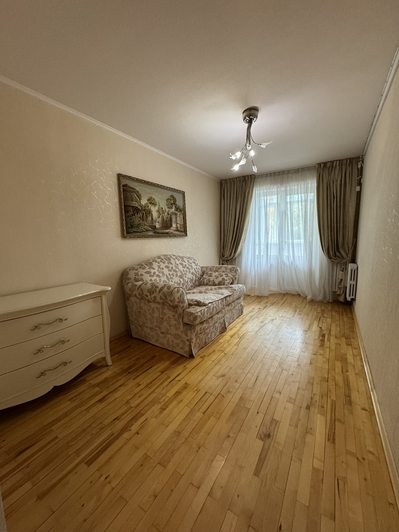 Продаж 3-кімнатної квартири 68 м², Менахем-Мендл Шнеєрсона вул.