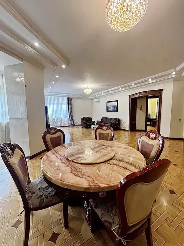 Оренда 4-кімнатної квартири 205 м², Каркашадзе пров., 9