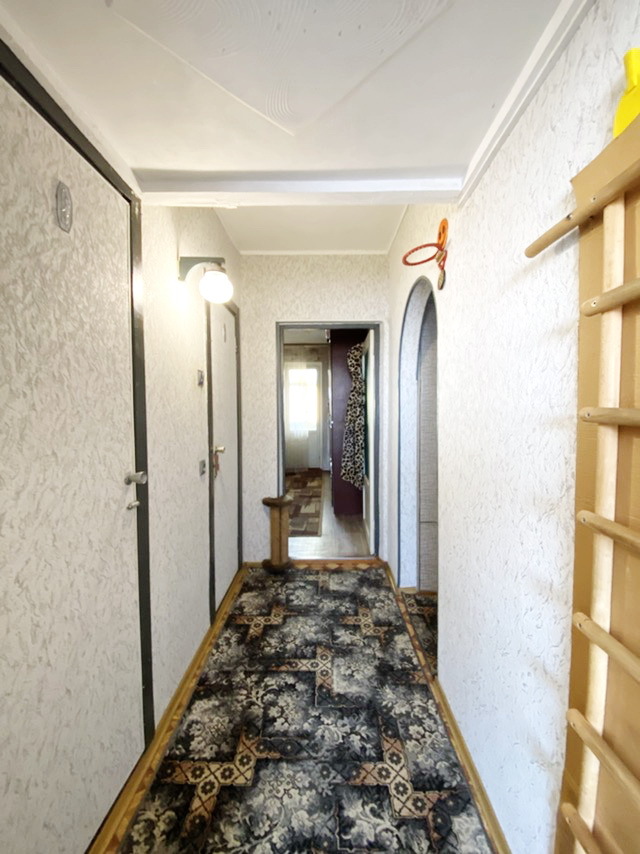 Продажа 3-комнатной квартиры 67 м², Лазурная ул.