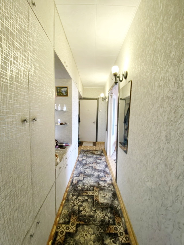 Продажа 3-комнатной квартиры 67 м², Лазурная ул.