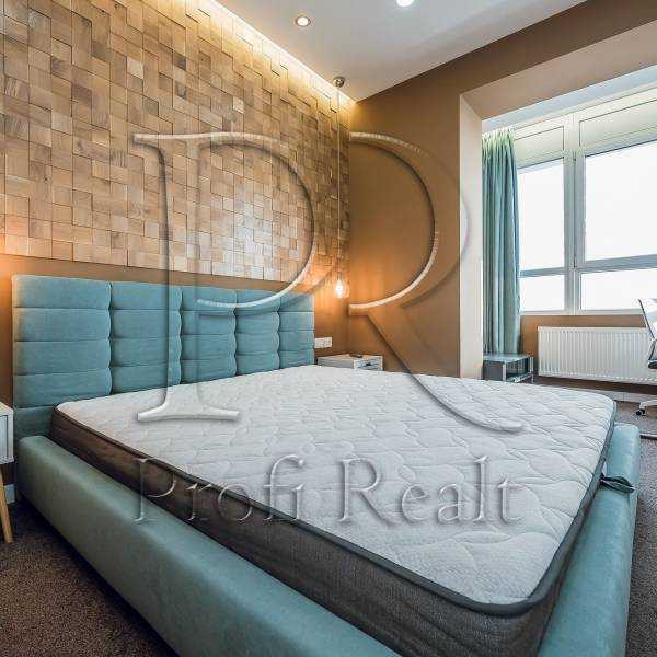 Продаж 3-кімнатної квартири 93 м², Микільсько-Слобідська вул., 3А