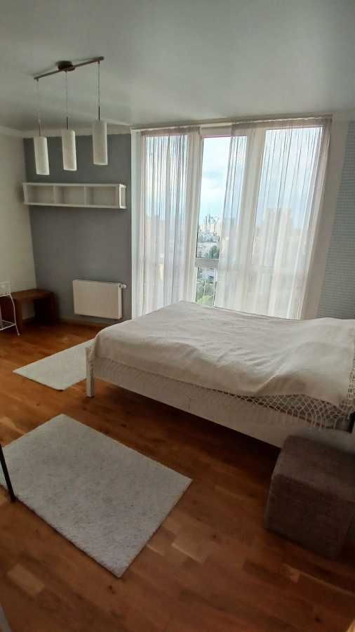 Аренда 3-комнатной квартиры 107 м², Григория Андрющенко ул., 6Г