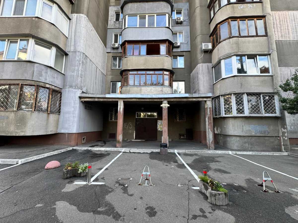 Продажа 2-комнатной квартиры 59 м², Азербайджанская ул., 16/3