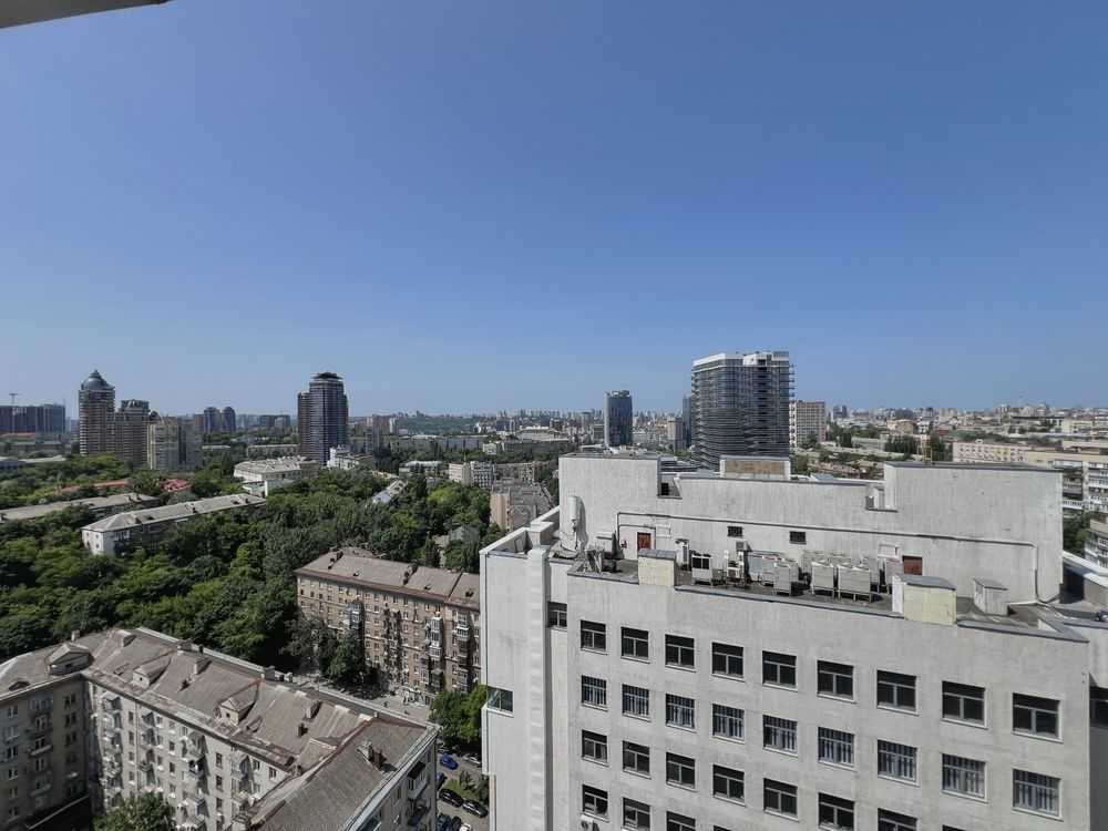 Продажа 3-комнатной квартиры 131.8 м², Кловский спуск, 7