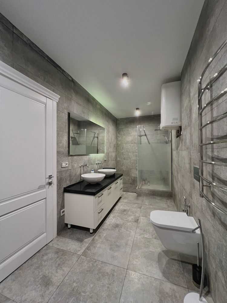 Продажа 3-комнатной квартиры 131.8 м², Кловский спуск, 7