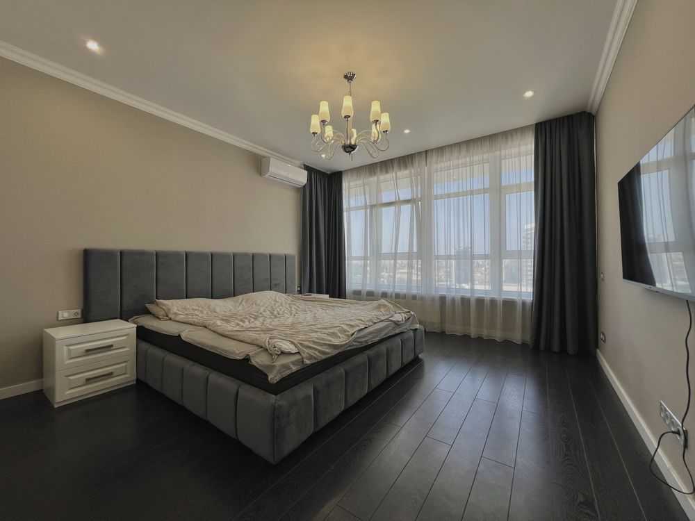Продажа 3-комнатной квартиры 131.8 м², Кловский спуск, 7