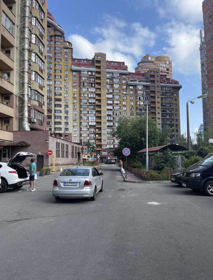 Аренда офиса 140 м², Евгения Коновальца ул., 32Б