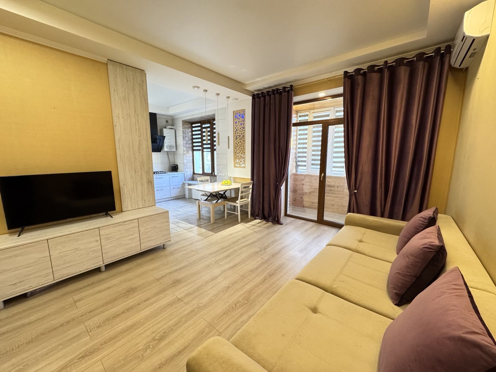 Продажа 2-комнатной квартиры 57 м², Независимой Украины ул.