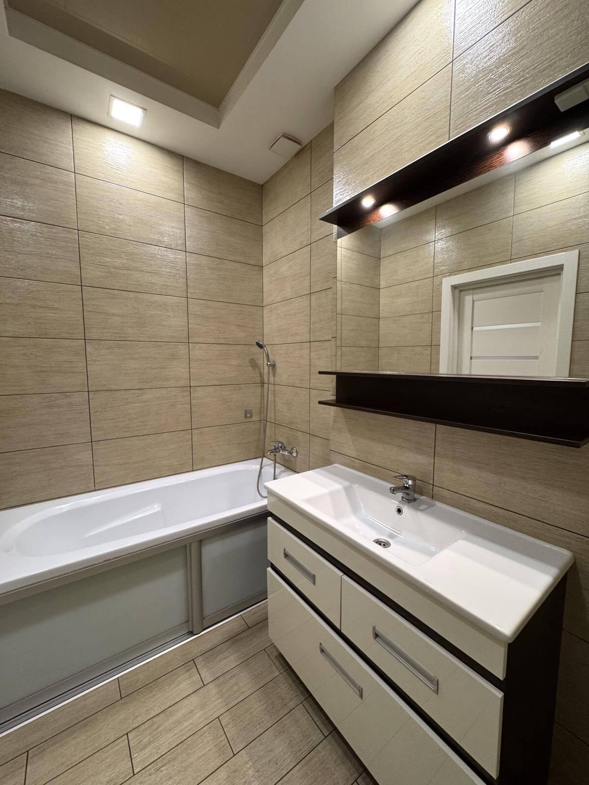 Продажа 2-комнатной квартиры 57 м², Независимой Украины ул.