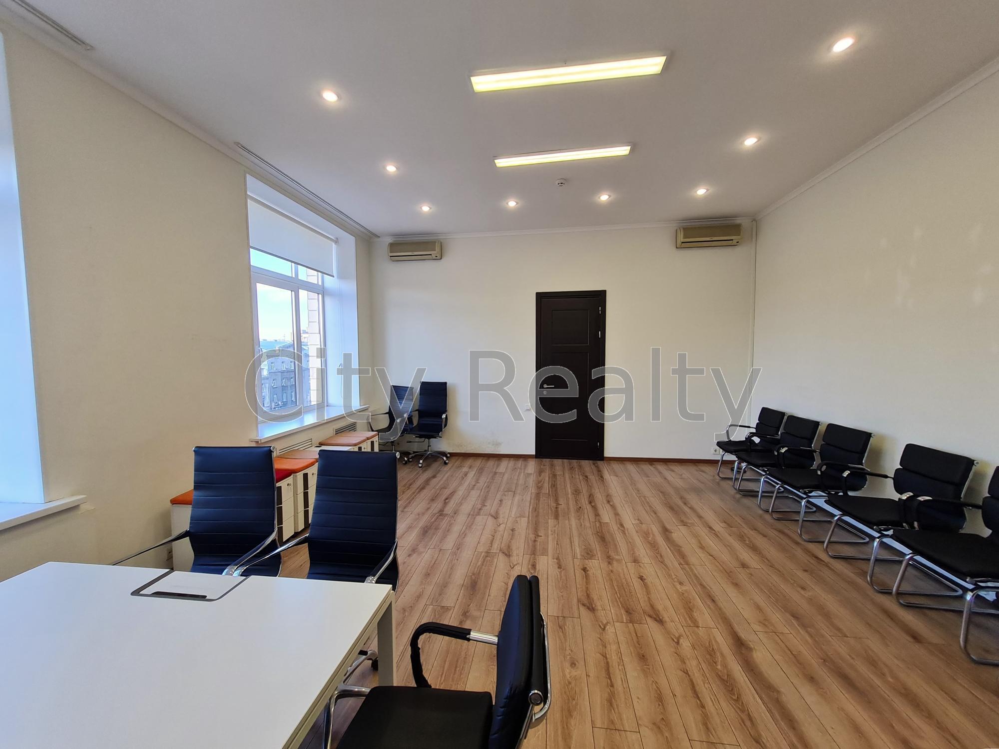 Аренда офиса 77.4 м², Крещатик ул., 7/11