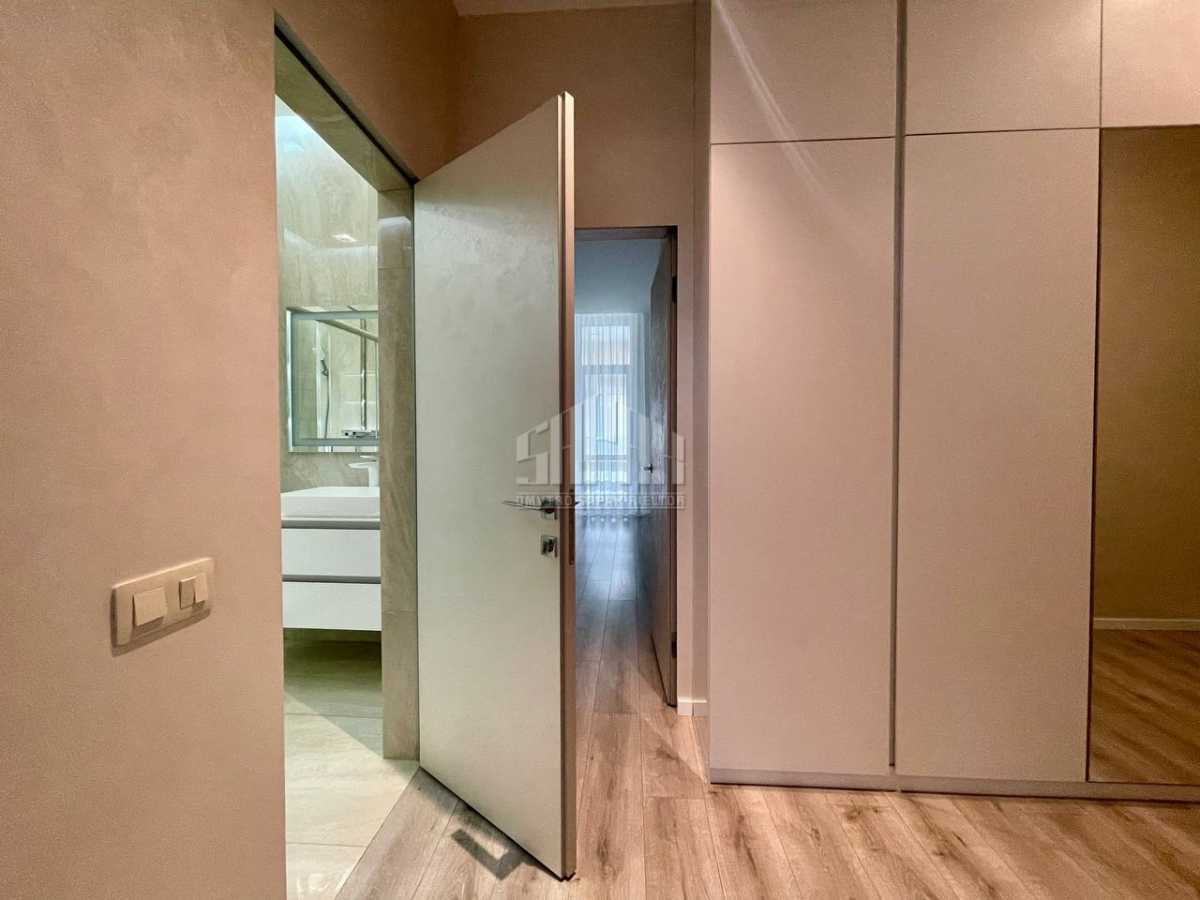 Продажа 2-комнатной квартиры 70 м², Богатырская ул., 32