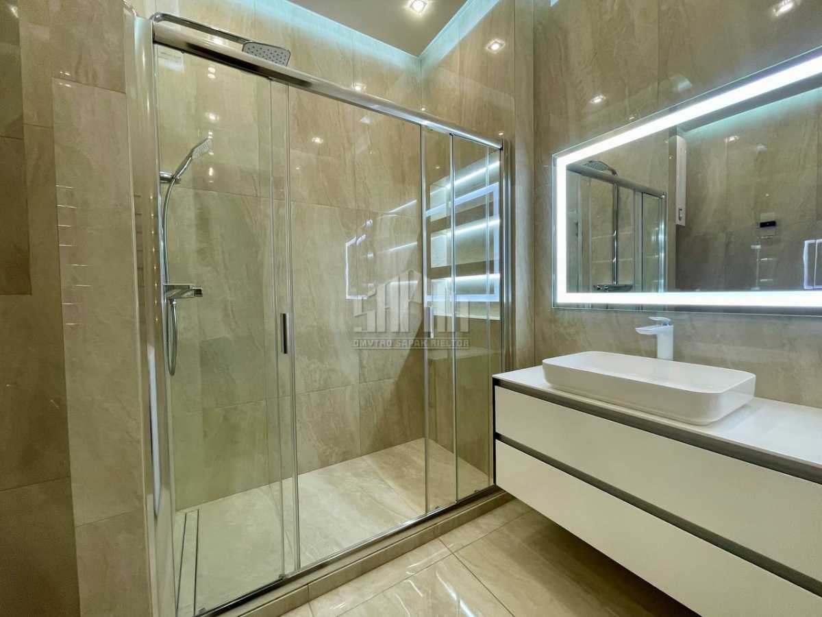 Продажа 2-комнатной квартиры 70 м², Богатырская ул., 32