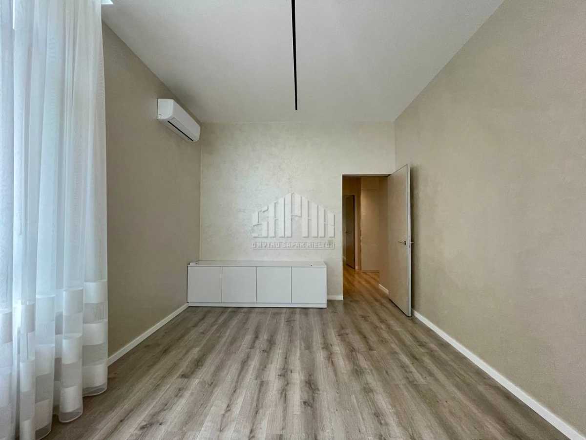 Продажа 2-комнатной квартиры 70 м², Богатырская ул., 32