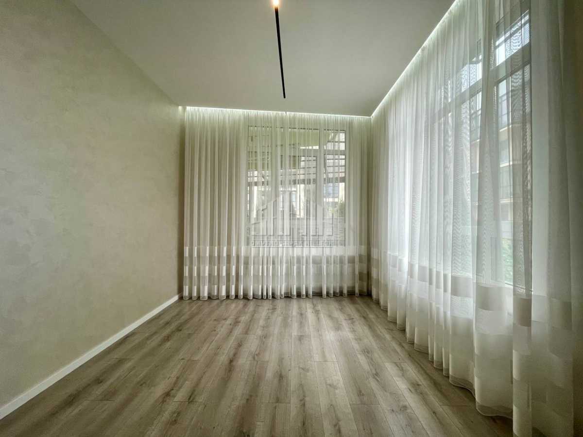 Продажа 2-комнатной квартиры 70 м², Богатырская ул., 32