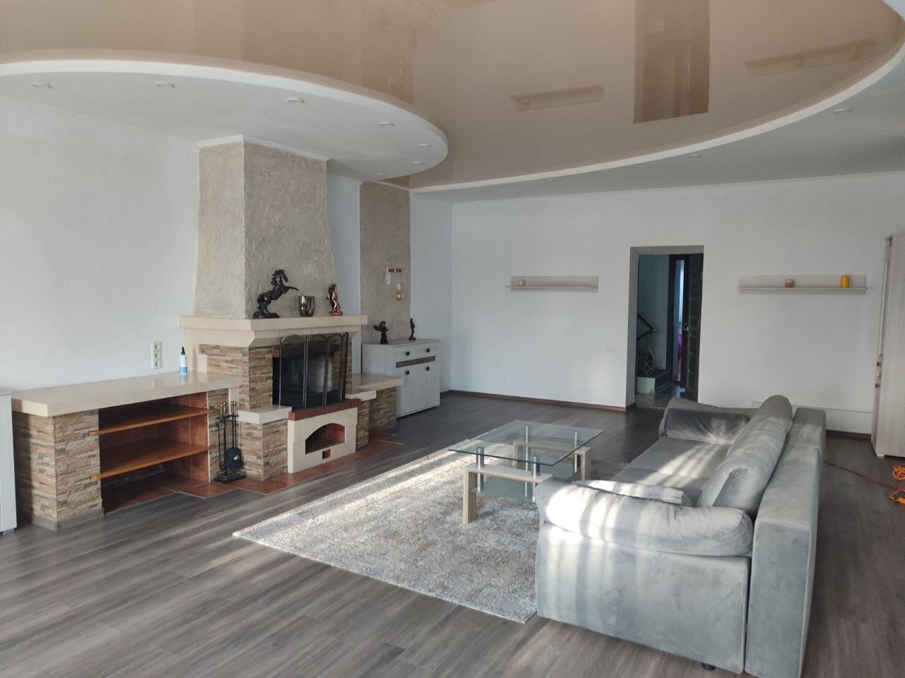 Продаж будинку 320 м²