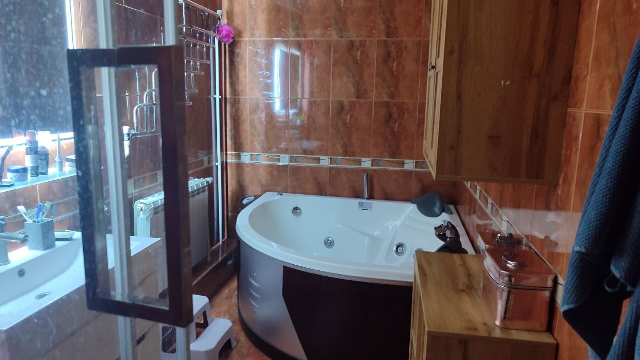 Продаж будинку 320 м²